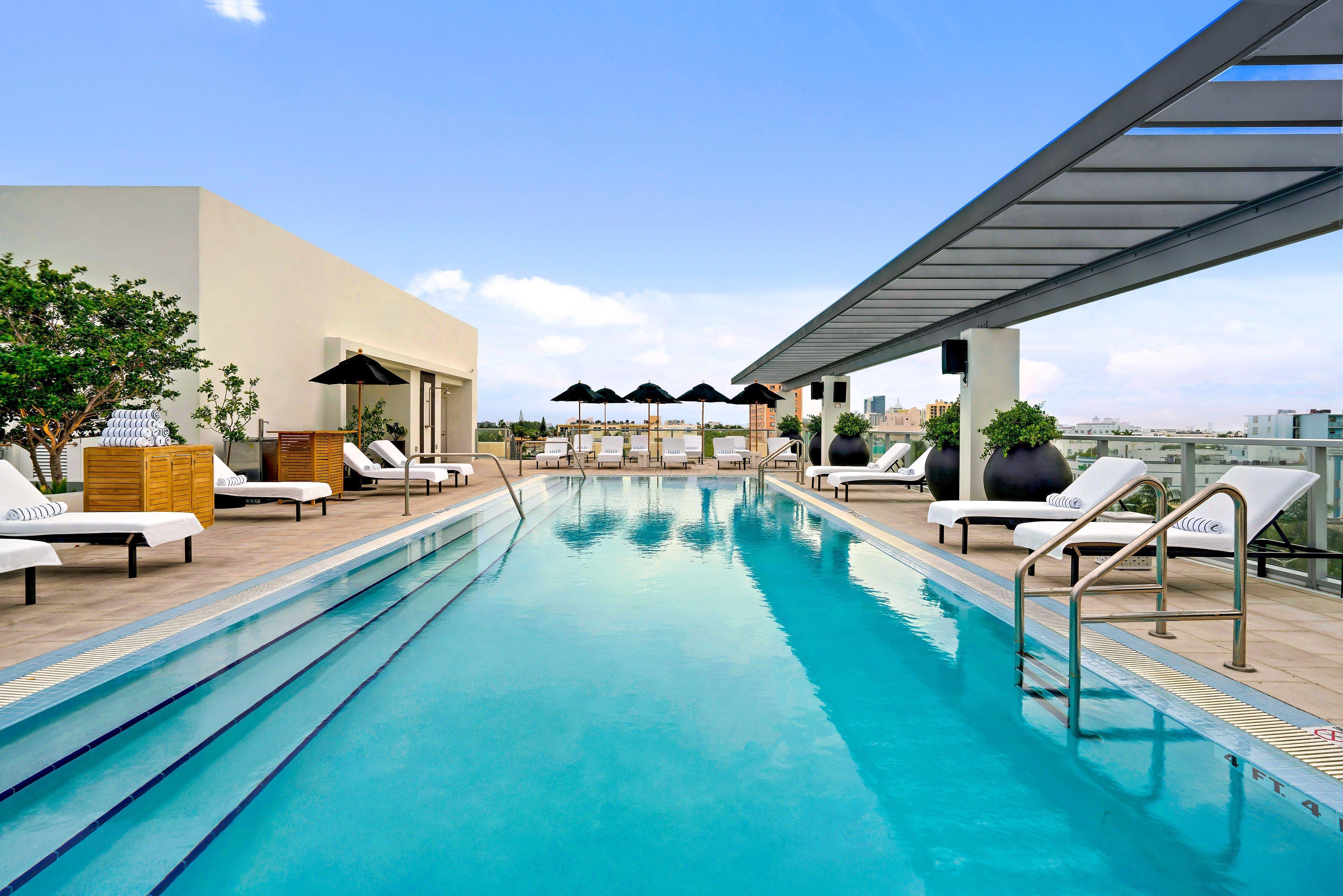 金普顿安格勒酒店 迈阿密海滩 外观 照片 Rooftop pool at the hotel