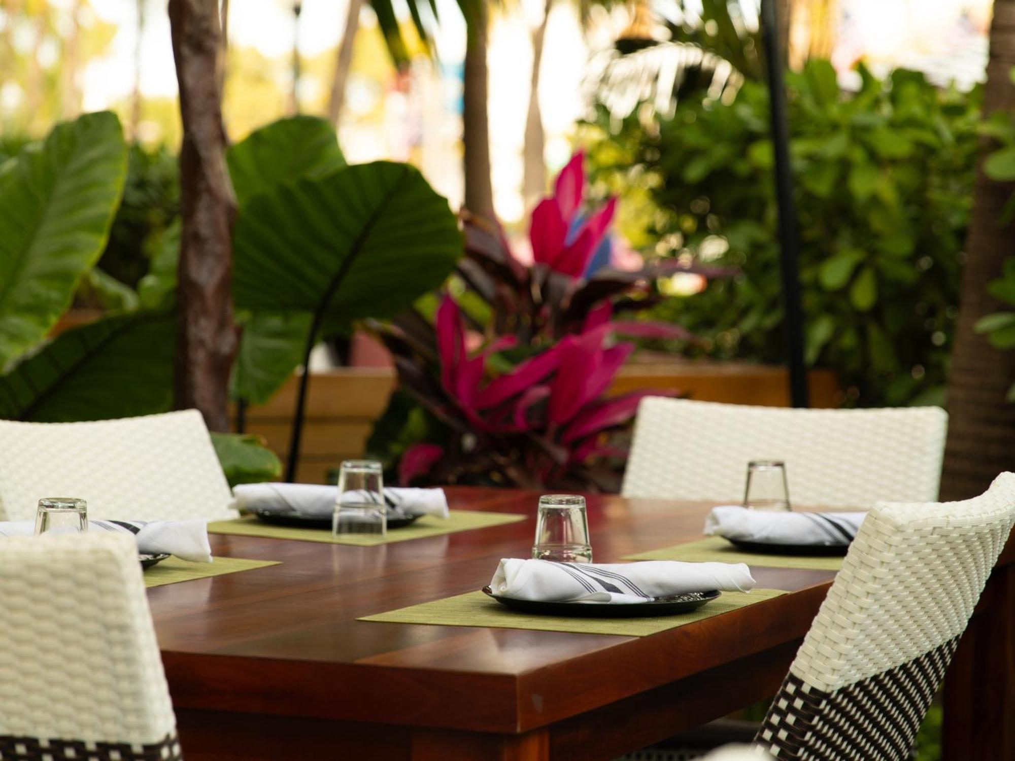 金普顿安格勒酒店 迈阿密海滩 外观 照片 The Deck at Island Shores